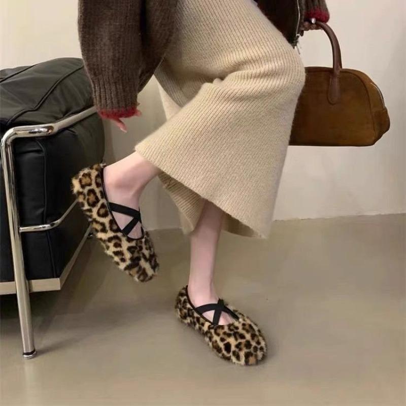 Fashion Women's Winter New Flat Cotton Boots Fashion Round Head Suede Soft Sole Anti-slip Wear-resistant Low-top Shoes