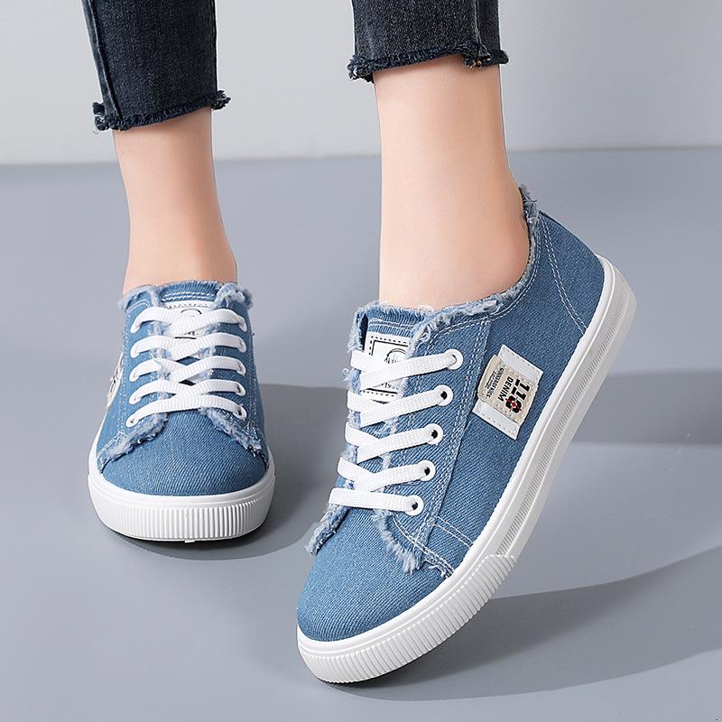 Women's Autumn Canvas Sneakers: White, Flat, Soft Sole, Plus Size, Versatile Fashion.