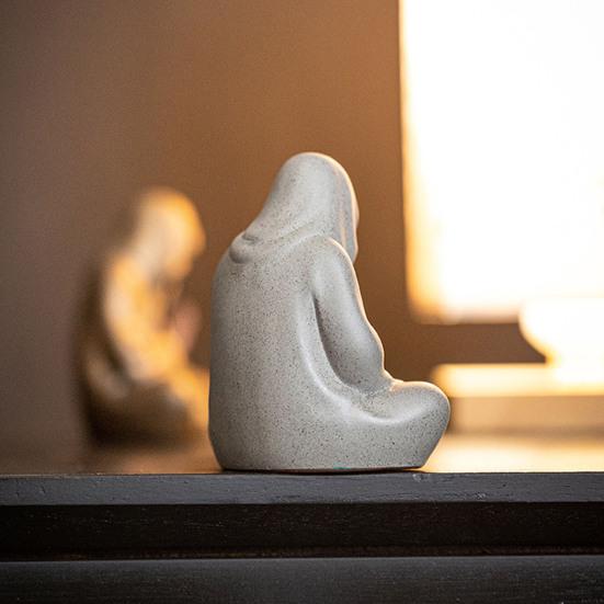 Sedící soška Buddhy Čajový mazlíček Keramická beztvářá zenová figurka Ručně vyráběná čajová souprava Kung Fu Dekor Feng Shui pro domov, kancelář, meditační stůl, ozdoba