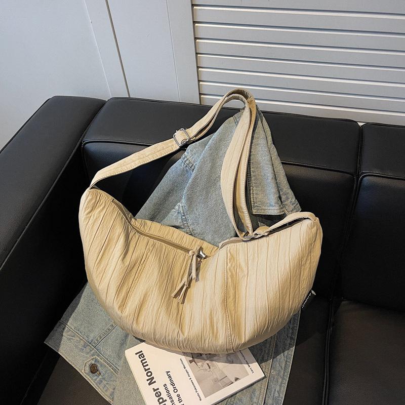 Casual Bag Women's New Crossbody Dumpling Bag Fashionable Shoulder Bag Large Capacity Class Commuter Bag