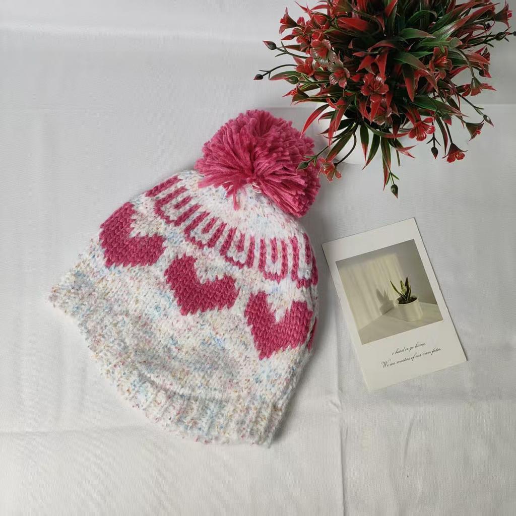 Fair Island wind age reduction love ear protection hairball wool hat women's ski warm cold show face small knitted hat