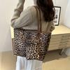 Vintage Animal Print Autumn New Leopard Print Suit Shoulder Bag, European and American Large Capacity Fashion Personalized Casual Style