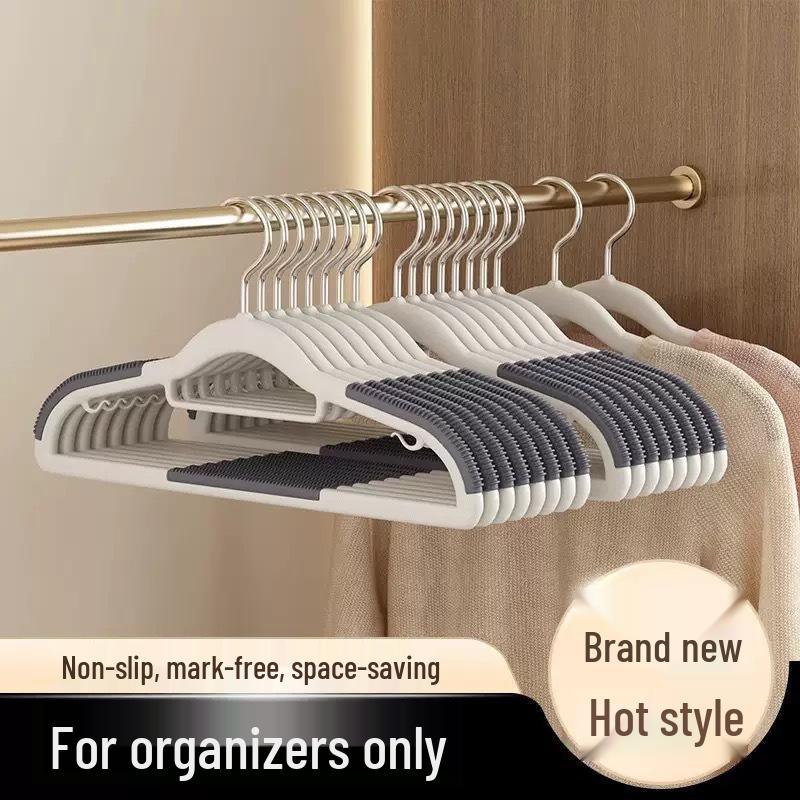 Newcomer Exclusive: Non-Slip Plastic Clothes Hangers for Wet and Dry Use