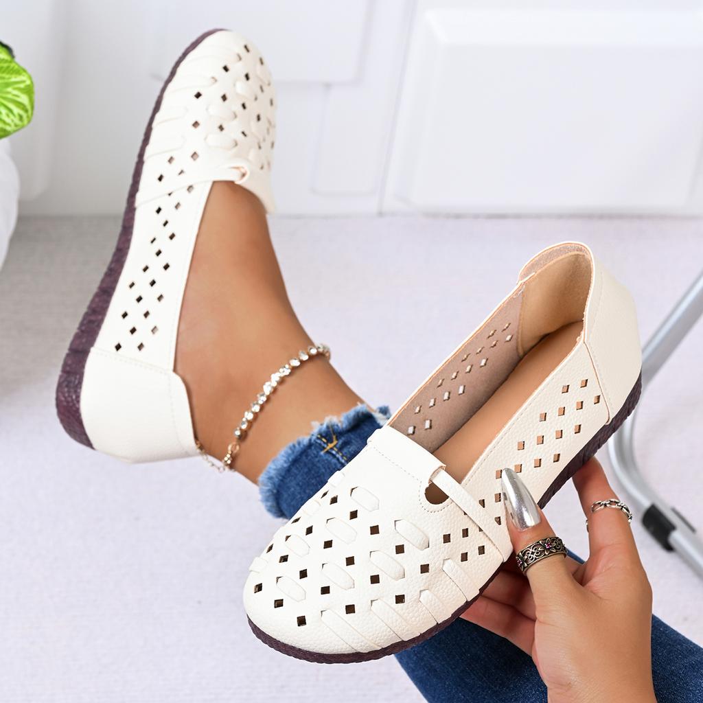 Women Sandals Hollow Out Slip on Sandals 2025 Flat Low Heel Mother Shoes for Women Summer Breathable Soft Leather Shoes Woman