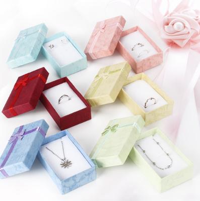 Pudełka na biżuterię Szczegóły Pierścionek Kolczyk Wyświetlacz na biżuterię Pudełko na biżuterię Bowknot Square Case