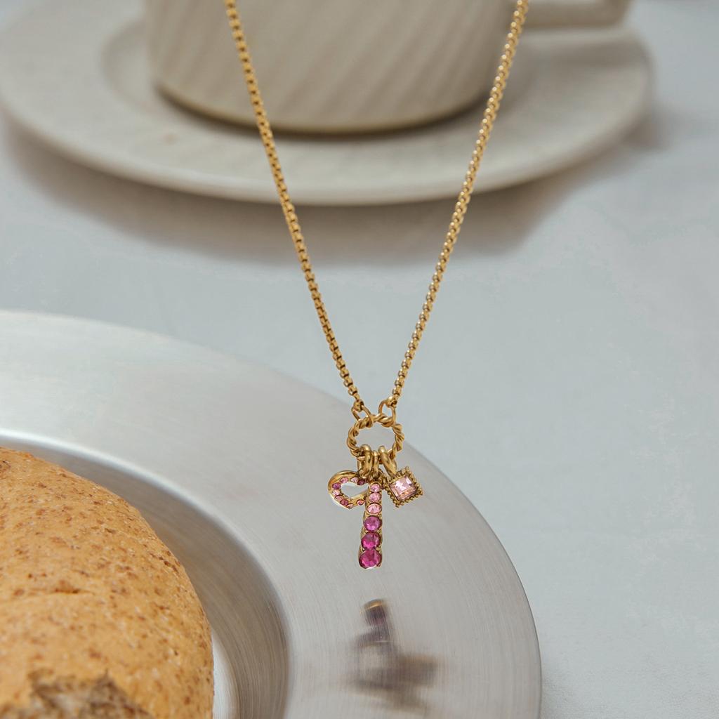 Youthway Rosa Zirkonia Herz Anhänger Halskette Edelstahl Zarter Schmuck Temperamentvolle Elegante Anhänger Halskette