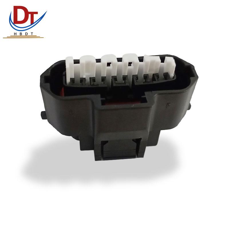 Plastic Plug-In Connector Housing DJ7051A-2.2-21 MG640945-5 Automotive Wiring Harness