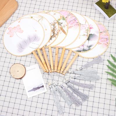 Kulatý ventilátor v čínském stylu s dřevěnou rukojetí Přenosný tištěný vintage ventilátor