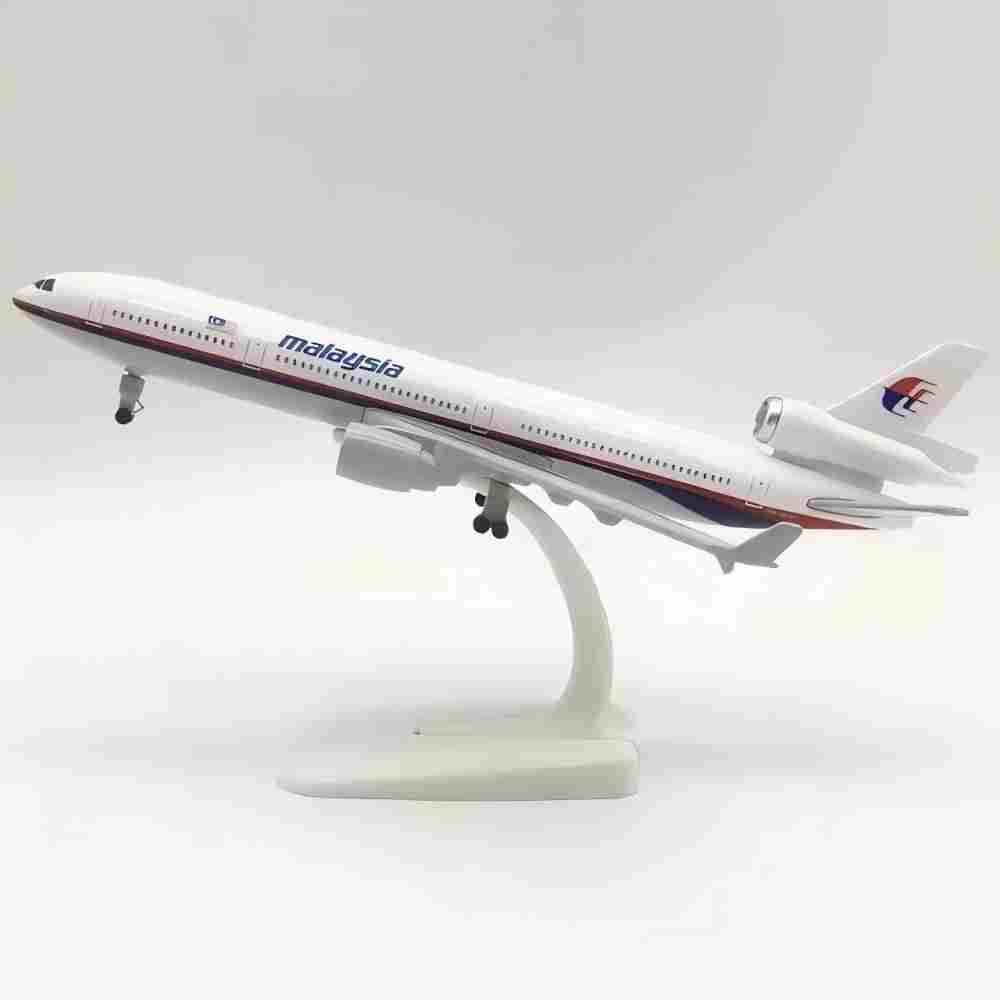1/400 Scale Malaysia Airways MD-11 20cm Diecast Alloy Airplane With Aircraft Landing Gear Model Collection Gift Display Plane