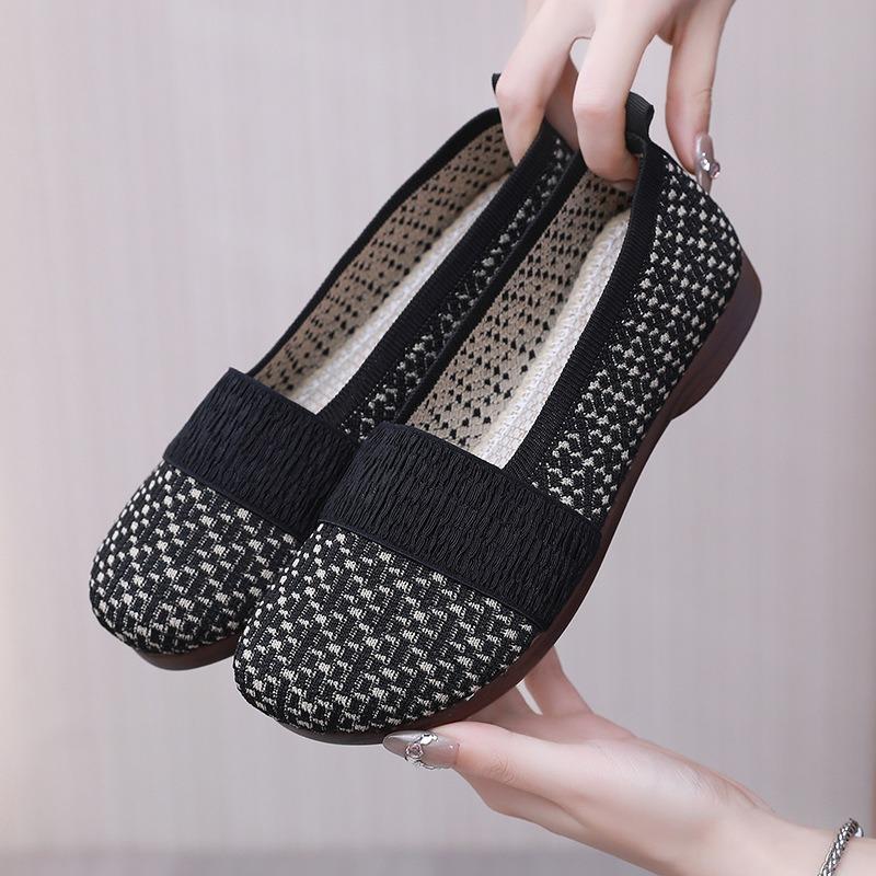 Summer new old Beijing soft sole non-slip breathable mother shoes casual lazy flying weaving flat bottom one pedal Doudou shoes