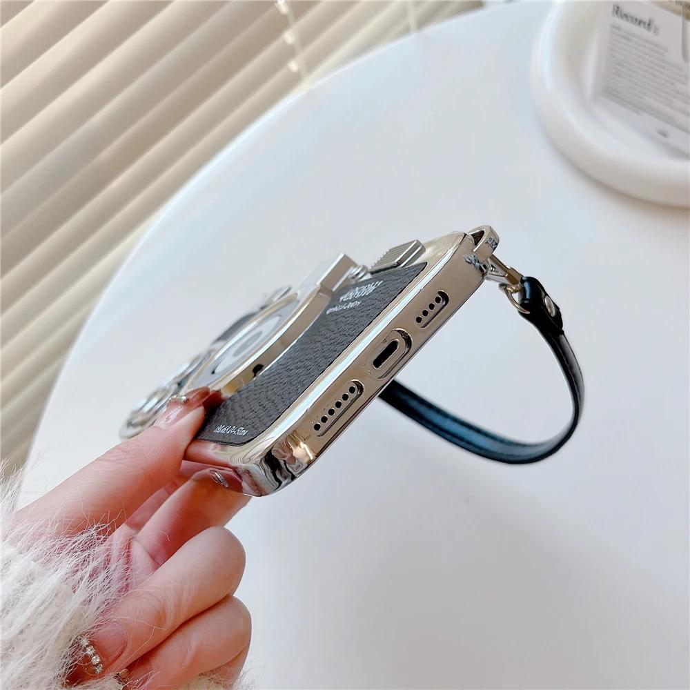 Funda de Lujo Retro Estéreo Cámara de Mano con Cordón para iPhone 16 15 14 Plus 13 12 11 Pro Max Funda con Patrón de Cuero
