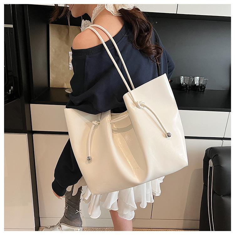Lazy Retro Commuter Large-capacity Tote Bag Women's New Handbag Spring and Summer Versatile Shoulder Trendy Bag