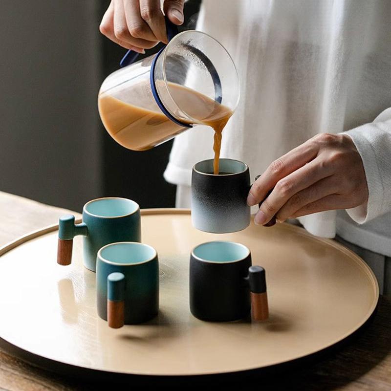 Keramický Gradientní Hrnček na Čaj s Dřevěnou Rukojetí Kamenina Japonský Hrnček na Kávu Domácí Hrnčířský Kruh Retro Malý Pohárek na Víno