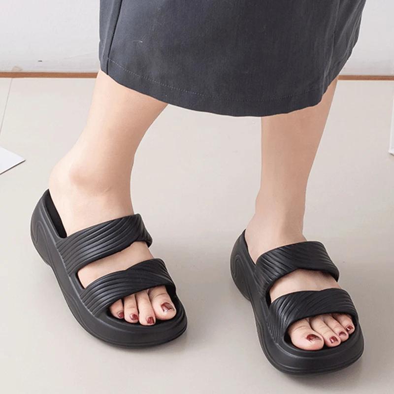 Fashion Lightweight Eva Platform Slippers for Women 2025 Summer Non Slip Beach Sandals Woman Solid Color Thick Soft Sole Pillow Slides