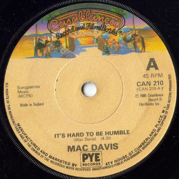 

7-дюймовая пластинка MAC DAVIS Its Hard To Be Humble CAN210 1980 UK Поп Б/у