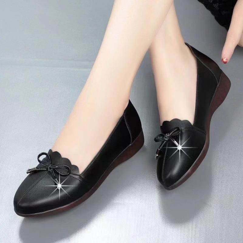 New single shoes soft leather women's autumn women's shoes middle-aged and elderly women's flat-bottomed large-size work leather shoes women