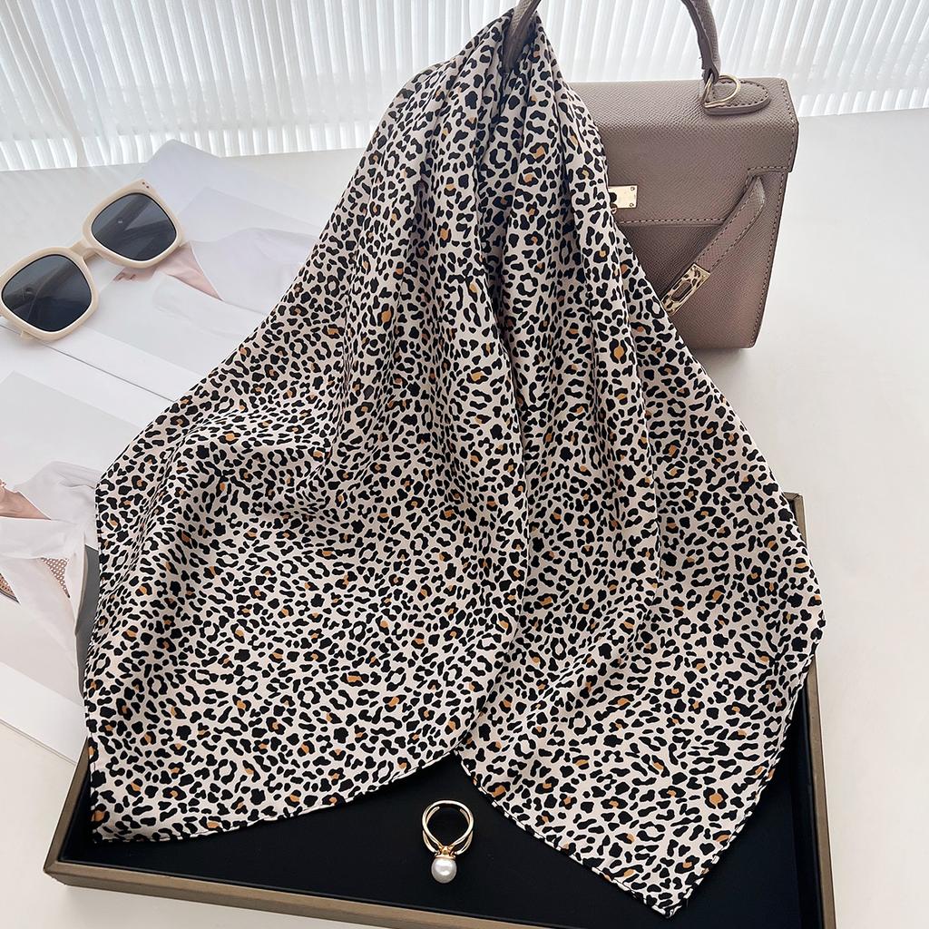 Retro Leopard Print Spring And Summer Light And Thin Small Square Scarf Office Air-Conditioned Room Foreign Style Shawl