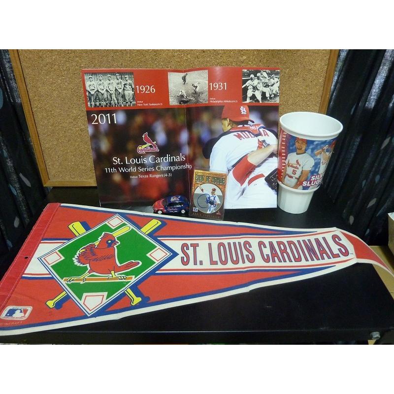 Used MLB St. Louis Cardinals 5-piece set 2011 World Series poster, Chris Carpenter autograph card, etc.