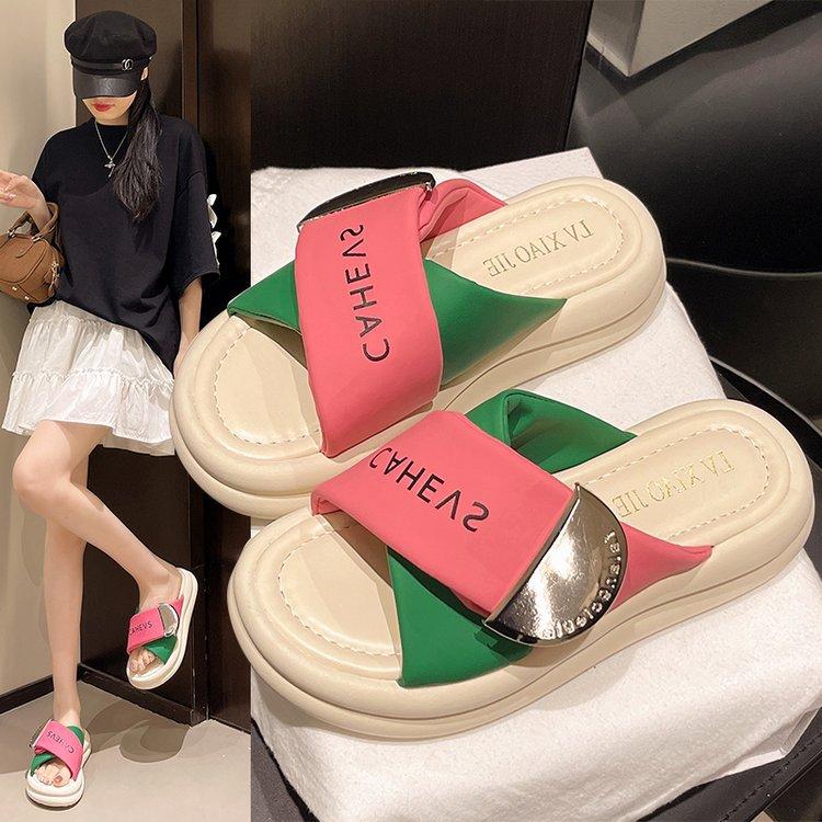 Internet Celebrities Super Hot European Goods Graffiti Thick-soled Beach Slippers Women Wear 2025 Summer New Stepping On Shit Sandals Women