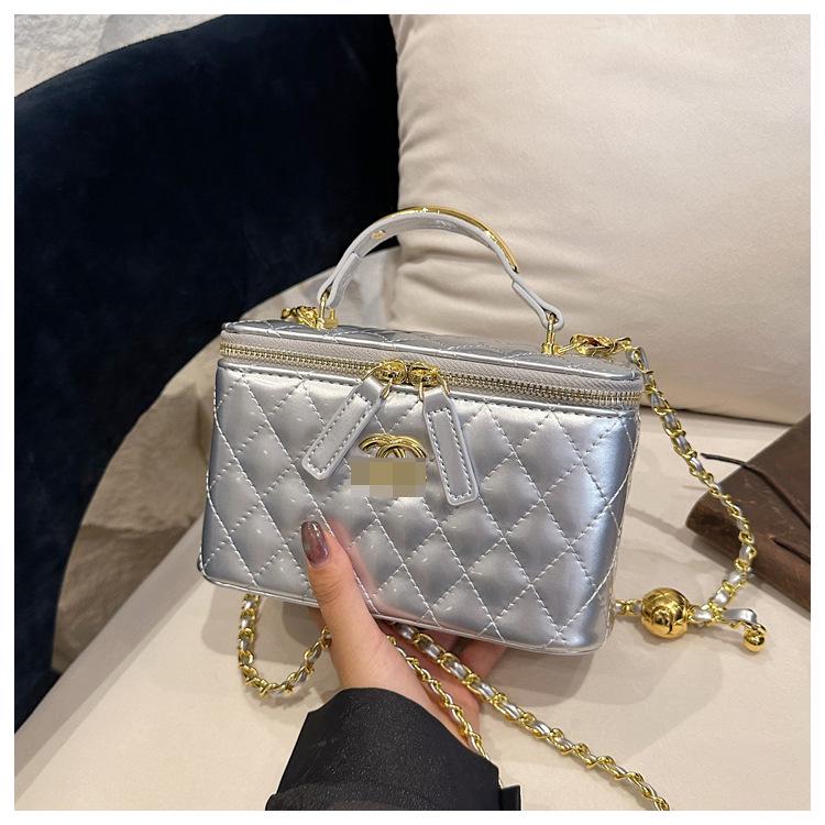 Elegant Shiny PU Diamond Lattice Chain Shoulder and Crossbody Handbag for Women