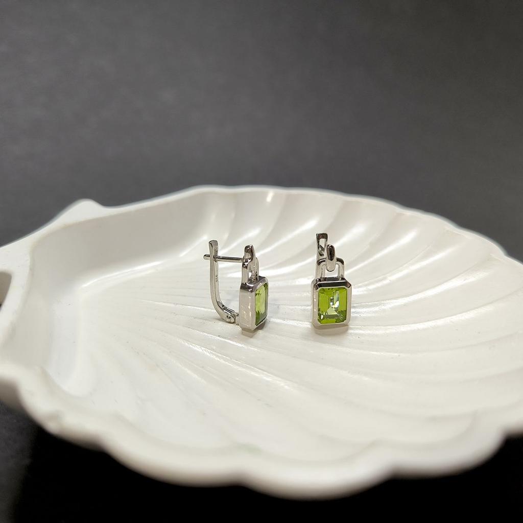 Silver Earrings with Chrysolite 3.267ct (2174431)