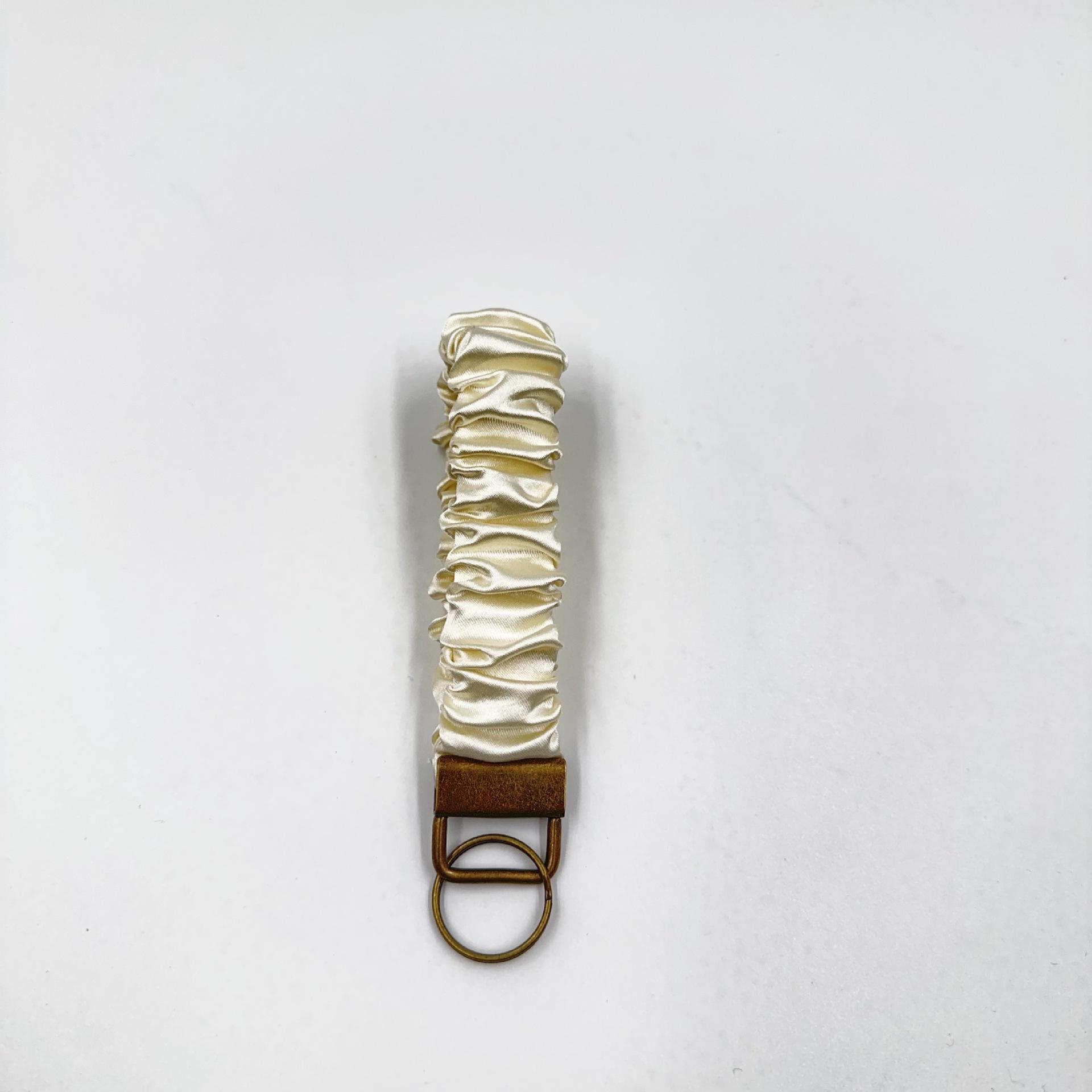 

Брелок-браслет из эластичной ткани с плиссированным дизайном шампанского