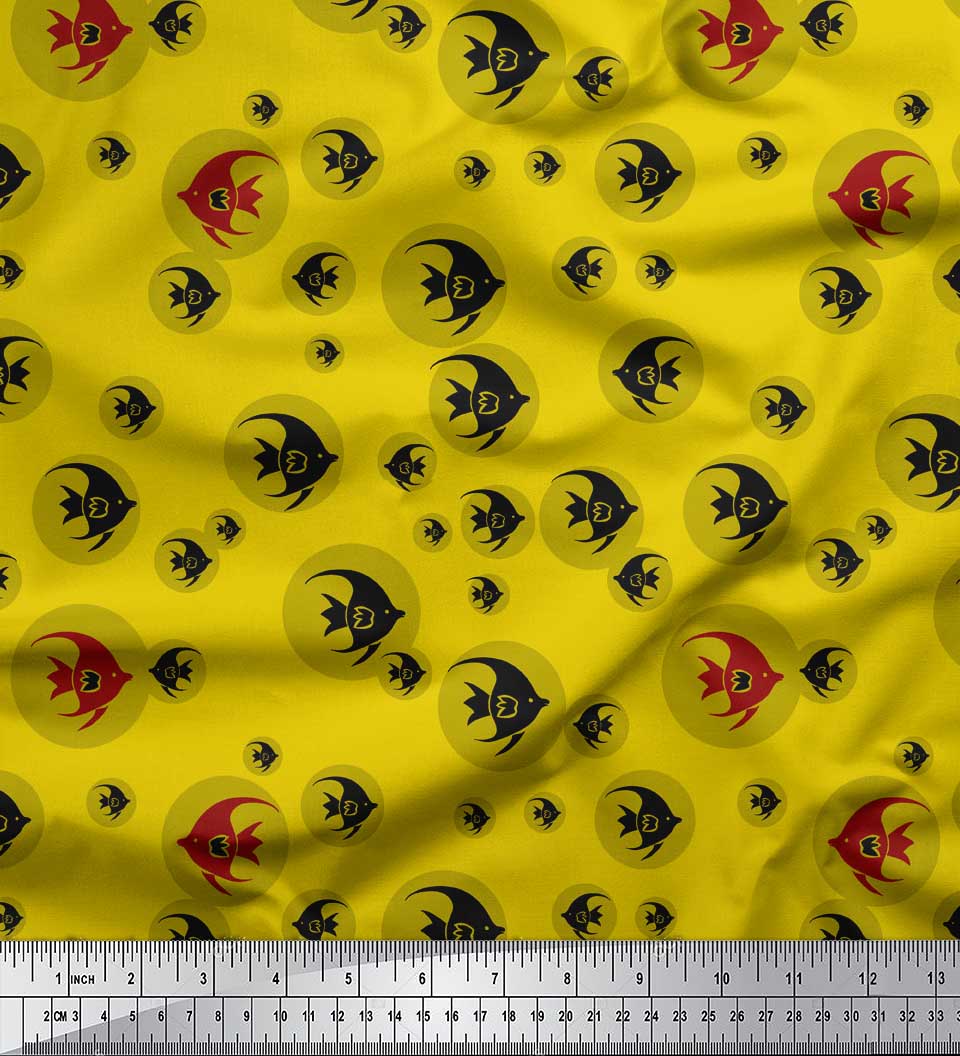 

Тканина Soimoi Blue з японського крепового атласу з принтами на тканині з рибою та океаном на метри 42 дюйми 42 Inch Wide - Poly Crepe жовтий