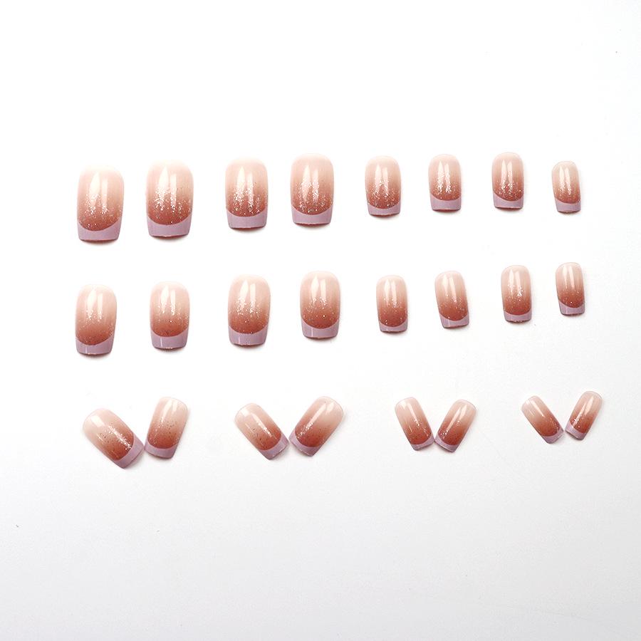 24-teiliges Set: Einfache französische Gradient-Kurz-Aufhellungs-Fingernägel mit abnehmbaren Aufklebern