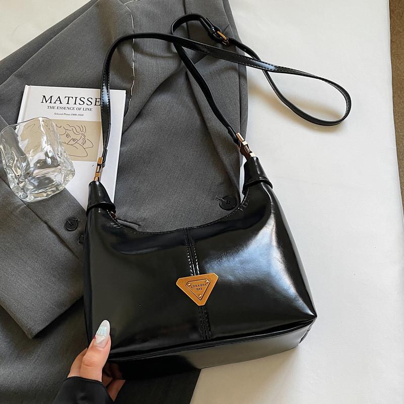 Ielgy Autumn Winter Retro Fashion One-Shoulder Messenger Bag Ladies Portable Dumpling Bag