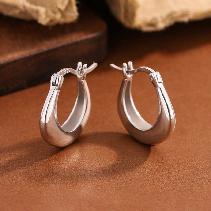 Small Fat Ring Earrings Summer Women's Light Luxury Plain Ring Ear Buckle Niche Design Earrings