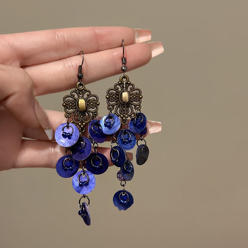 Exotic high-end fringed earrings, niche retro ethnic style earrings, French heavy industry bohemian earrings.
