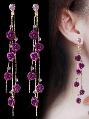 2 adet retro tarz uzun model pırlanta kakma gül küpe kadınların günlük randevu aksesuarları için