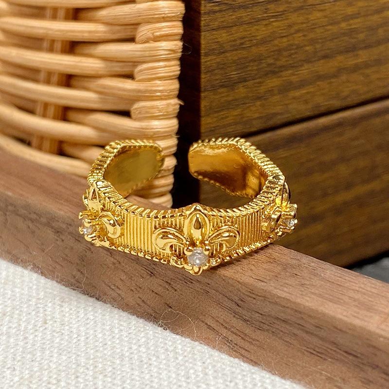 [Jinyun Flower] Medieval Vintage Iris Zir*****Pen Ring Niche High-End Sense Stacked Ring
