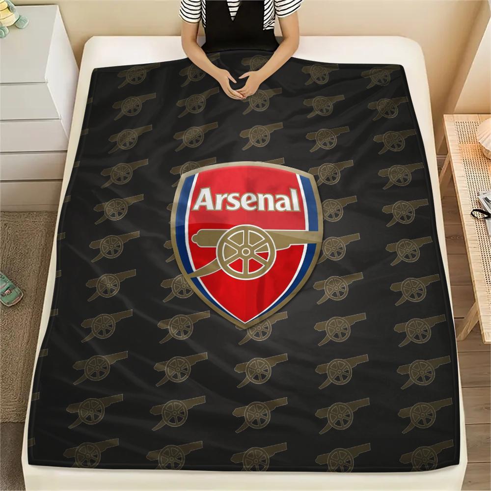 Klub Piłkarski Arsenal, Wzór Koc Flanelowy, Wysoka jakość, Wygodny na Wszystkie Pory Roku, Wystrój Domu, Ciepło i Komfort, Idealny na Prezenty.