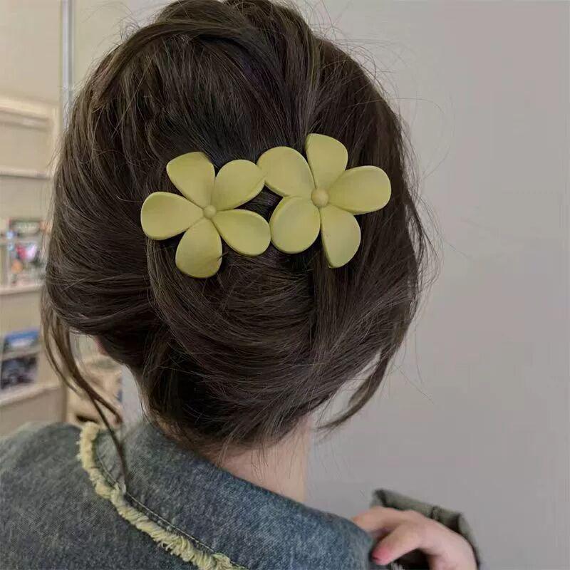 High-End Matte Flower Duckbill Hair Clip for Elegant Updos