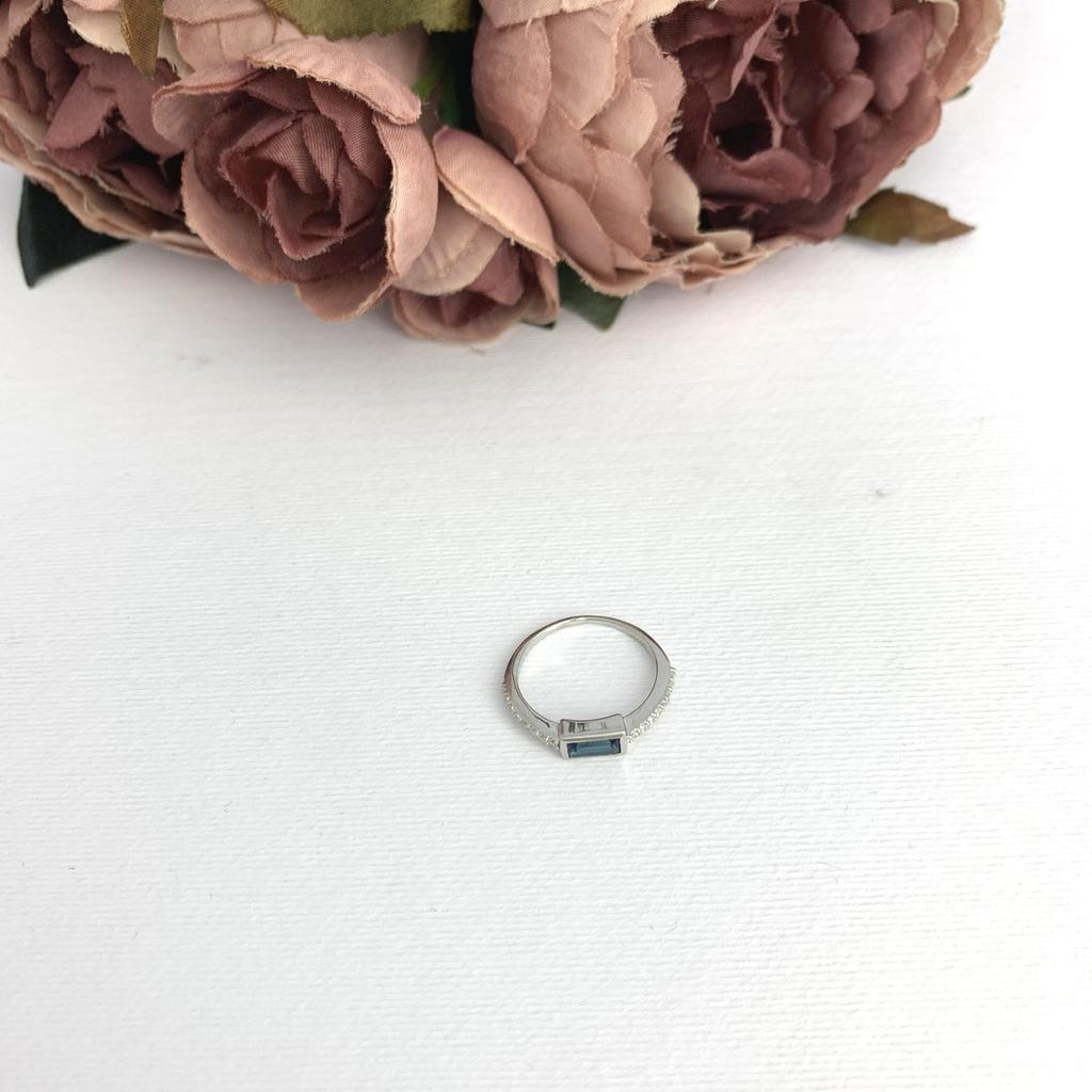 Silver Ring with London Blue Topaz 0.329ct, Item Weight 1.54 G (2086758)