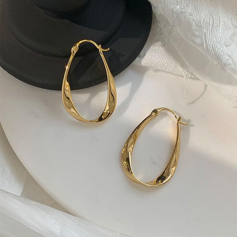 Elegant Niche Design Oval Teardrop Hoop Earrings for Women: Trendy Cold Style Jewelry