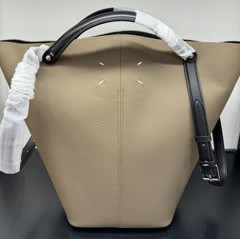 2025 New Leather Head Layer Kraft Vegetable Basket Bag Magila Bucket Bag Leisure Large Capacity Single Shoulder Tote Bag