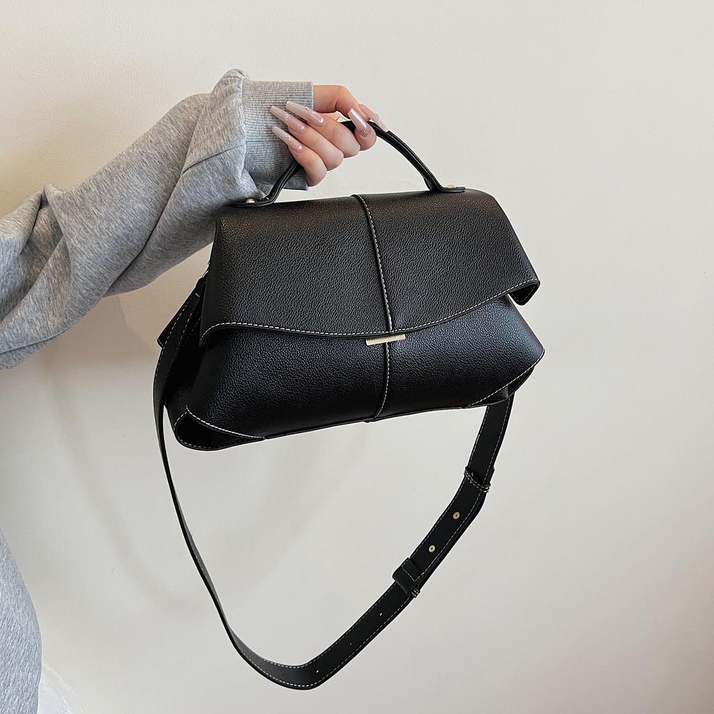 Large Capacity Women's Small Square Bag New Niche Design for Work and Commuting, High-end Single Shoulder Crossbody Bag
