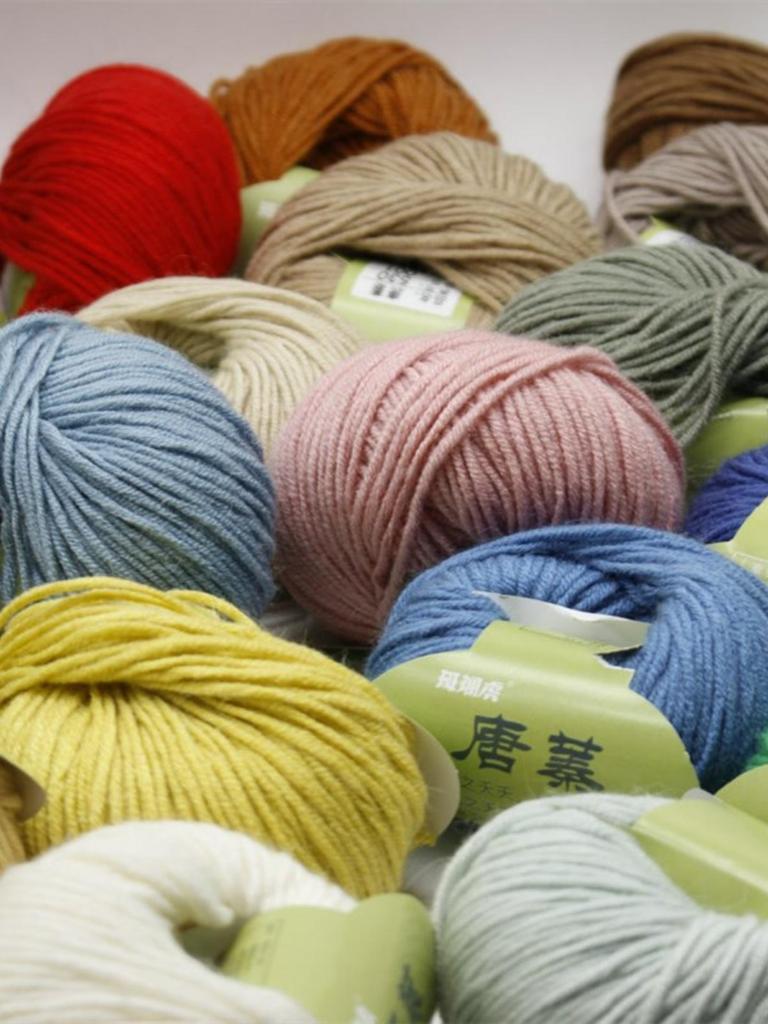 Alpaca Wool Yarn: Soft, Non-Itchy, Hand-Knitted, Medium-Thick for Sweaters