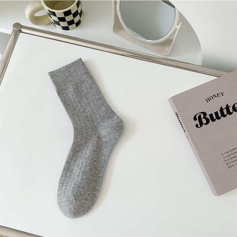 

«Модные носки средней длины из гребенного хлопка — однотонные, повседневные и многослойные для осени/зимы» With Cardboard светло-серый