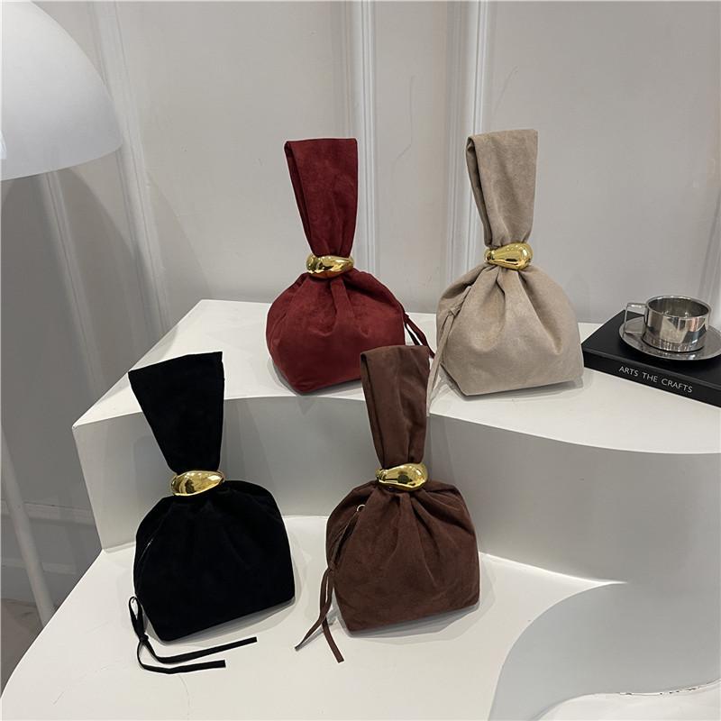 This Is A Simple and Stylish Women's Bag with A Pleated Design. It Is A Niche and Unique Large-capacity Bucket Bag