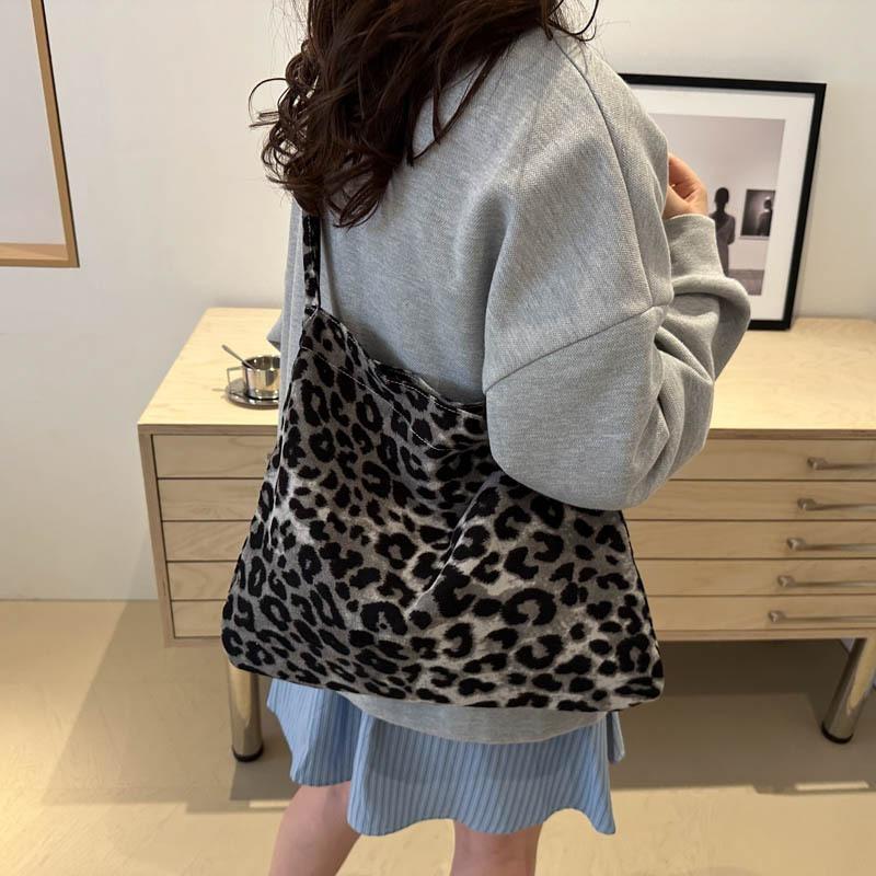 Fashion messenger bag large capacity shoulder canvas bag female college student autumn niche cloth bag