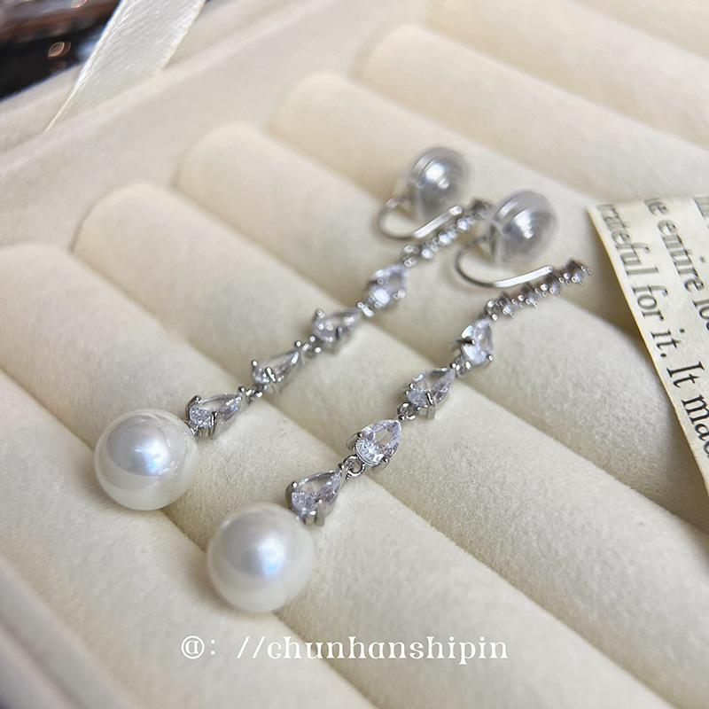 

Ear clips without ear holes~ Splicing zircon long fringed earrings, high-end niche personalized design earrings