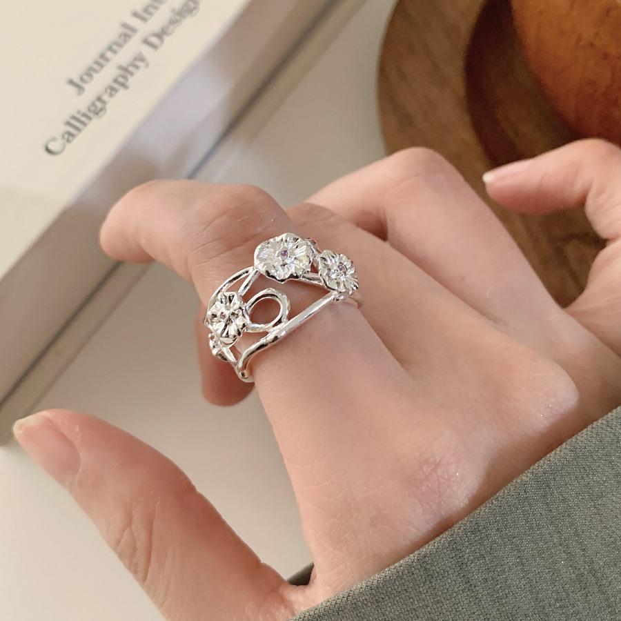 Sweet Hollow Flower Adjustable Ring for Women - Elegant, Lively, and Niche Ins Style Adjustable Open Size