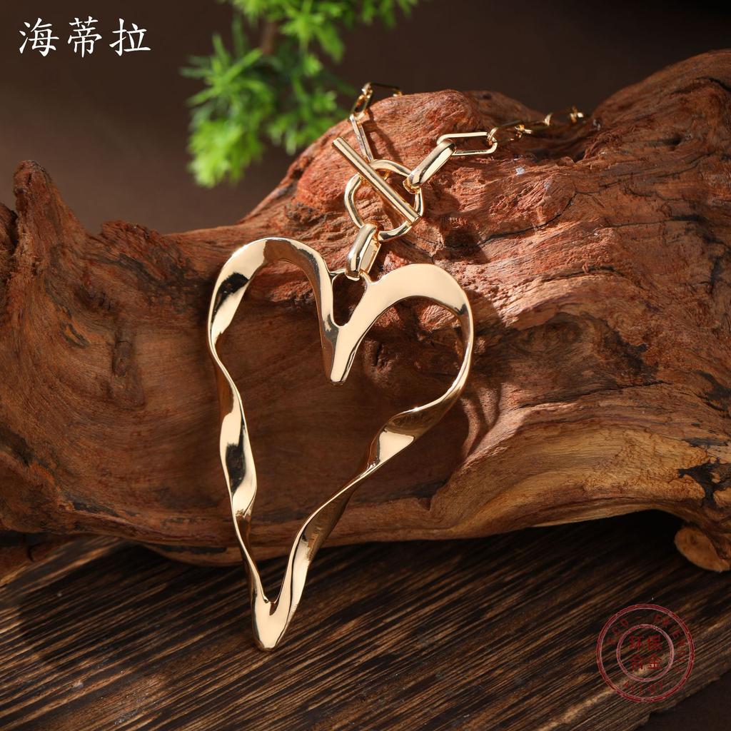 New Irregular Smooth Hollow Love Long Pendant, Women's Fashion High Sense OT Buckle Heart Necklace