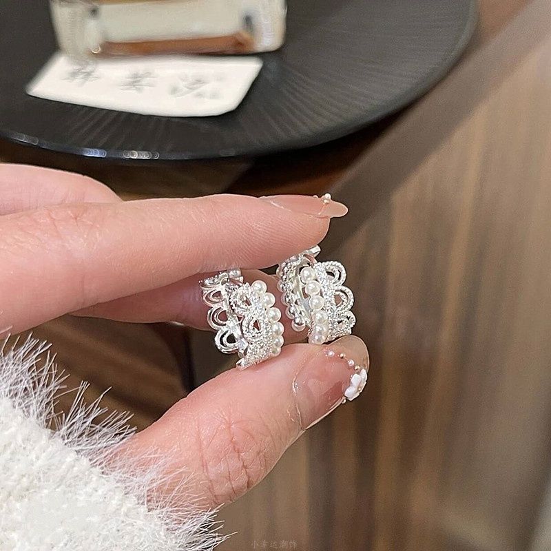 Pearl Crown Lace Ear Buckle Exquisite Small High-end Earrings Fashion Versatile Temperament Earrings That