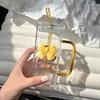 INS Stil Schmetterlingsbecher: Hohes Borosilikatglas, Transparentes quadratisches Design mit Griff & Strohhalm, Temperaturbeständig für Frauen.