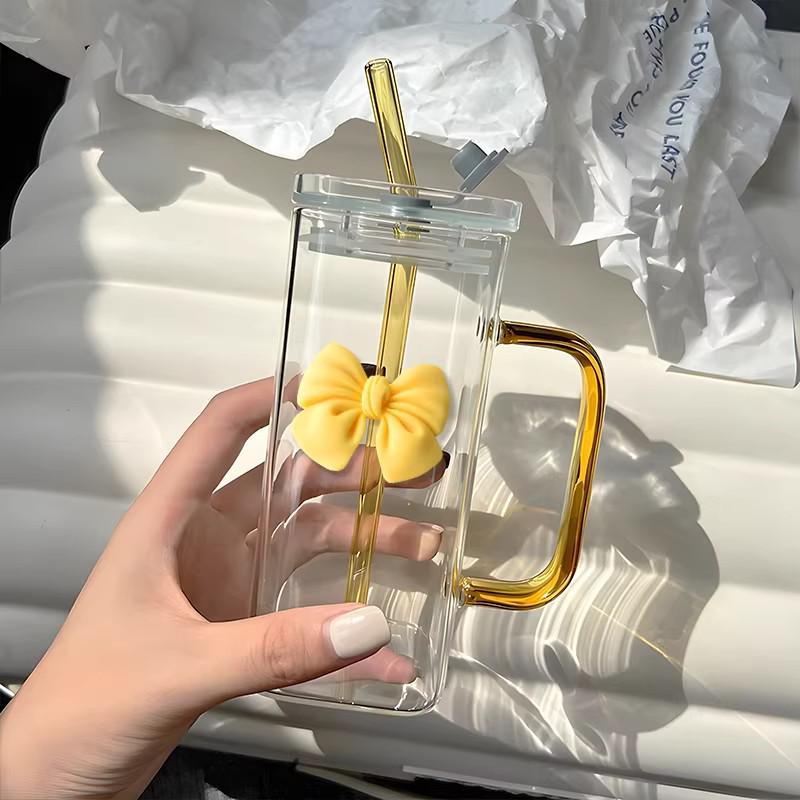 INS Stil Schmetterlingsbecher: Hohes Borosilikatglas, Transparentes quadratisches Design mit Griff & Strohhalm, Temperaturbeständig für Frauen.