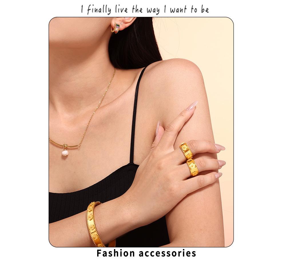 Exquisite Temperament Kaleidoscope Ring & Flower Bracelet Set in 18K Gold-Plated Titanium Steel